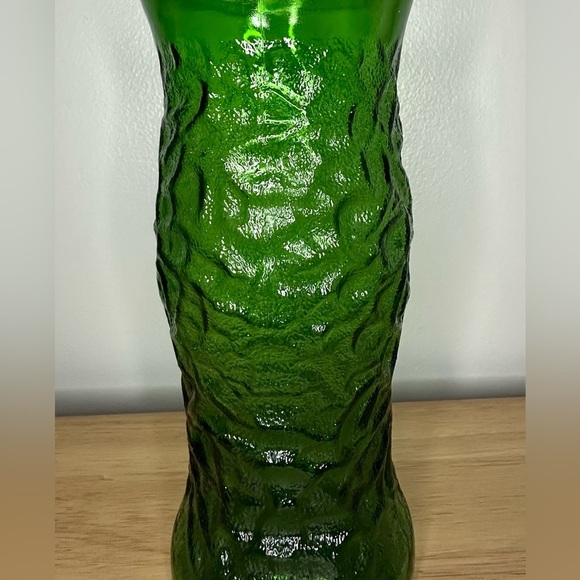 Vintage Hoosier Glass beautiful emerald green crinkle textured‎ glass vase 9.5” - Picture 2 of 6
